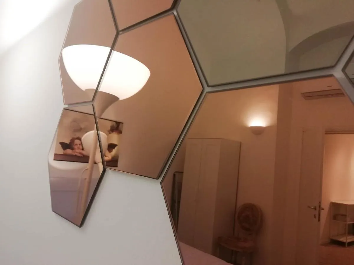MistrangeloHome 3 - Appartamento in Pieno Centro Savona 0*,  Italia